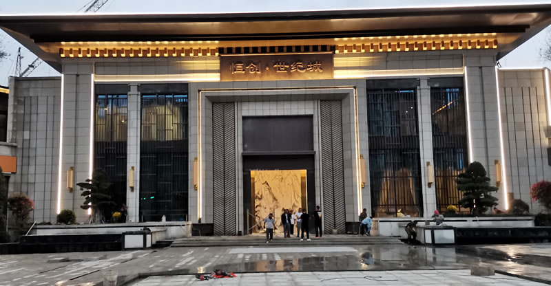 南充銅門廠家 南充恒創(chuàng)世紀(jì)城售樓部銅門安裝成功 南充銅門廠家 南充恒創(chuàng)世紀(jì)城售樓部銅門安裝成功