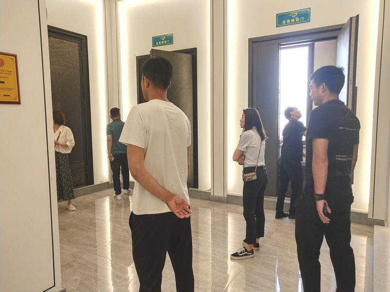金黃制造2021年門博會公司豪華展廳現場 金黃制造2021年門博會公司豪華展廳現場